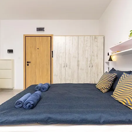 Fancy With Private Parking In New Building Apartmán *